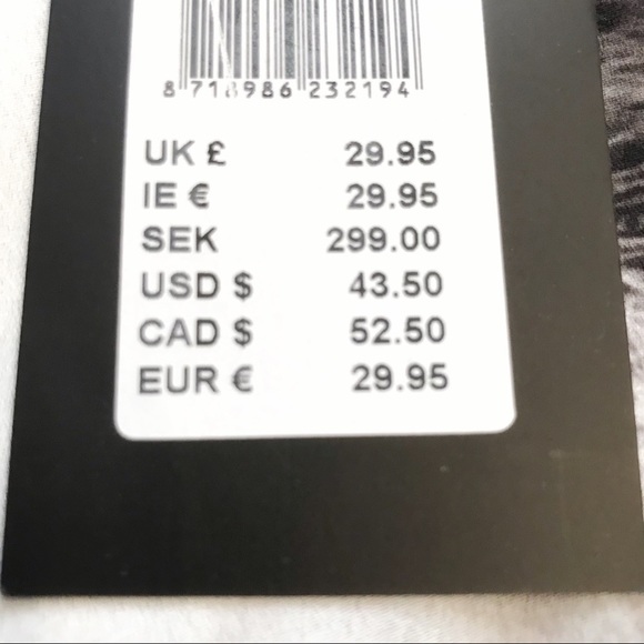 IVY BEAU BLACK WHITE PANELLED GRAPHIC SHORT TEE T-SHIRT TOP - Picture 5 of 10